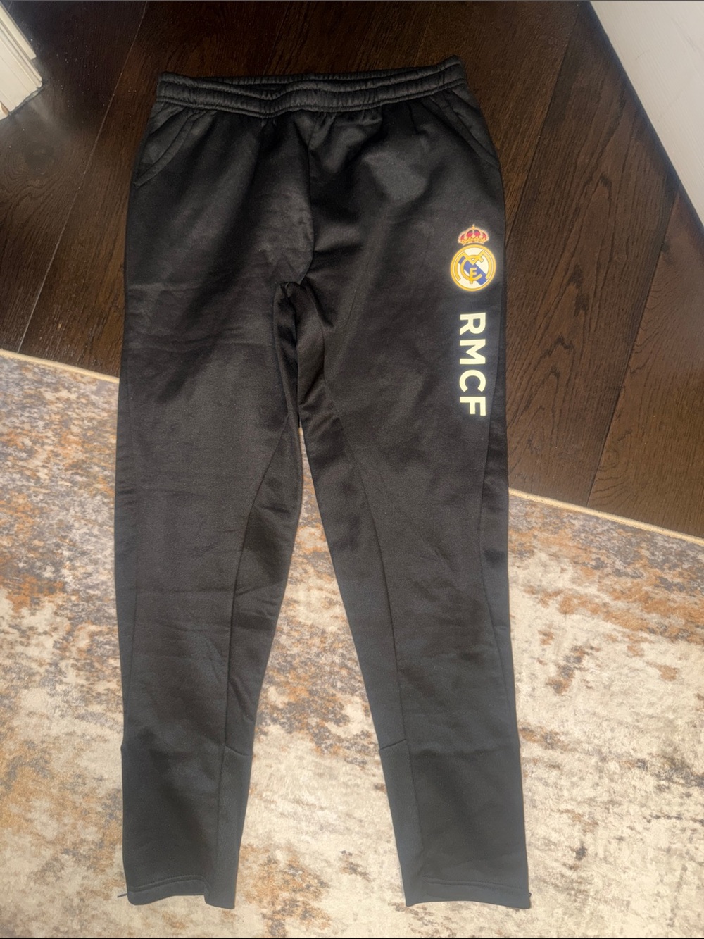 Excellent Preloved Real Madrid club de futbol (RMCF) Training pant. Size L.